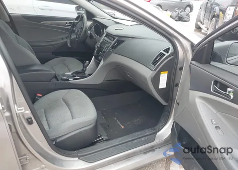 2013 Hyundai Sonata Hybrid from USA, damaged, VIN KMHEC4A48DA077443